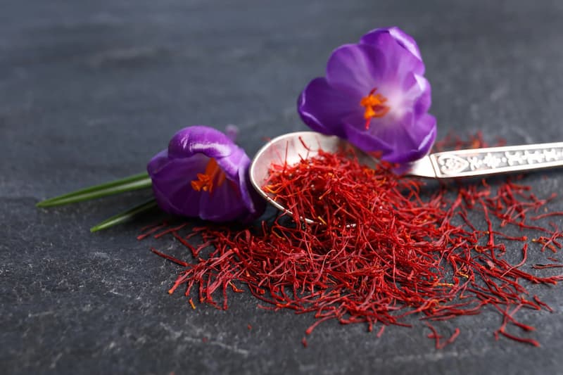 زعفران طلایی مشهد با عطر دلنشین و طبیعی